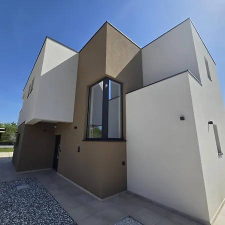 Issa Villa