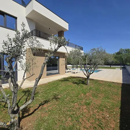 Issa Villa