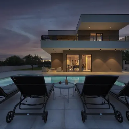 Issa Villa